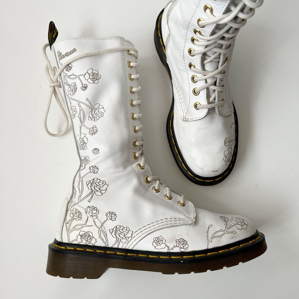 Vintage Dr. Martens 14 Hole Lace Up Tall Boots 7 White Rose Etched Leather Docs